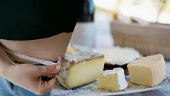 Welche Käsesorten helfen gegen Bauchfett? Eine Ernährungsberaterin nennt 7 Sorten