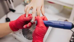 Die Nägel werden dünner – nicht wegen des Lacks: Der Hauptfehler nach dem Entfernen von Gel-Lack