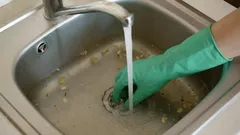 Nur eine Tablette und heisses Wasser – die Verstopfung verschwindet von selbst: ein einfaches Hausmittel